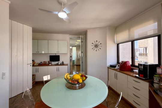 Apartamento à venda em Campo Belo com 5 quartos. — Cozinha 