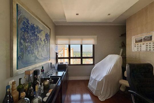 Apartamento à venda em Campo Belo com 5 quartos. — Escritório