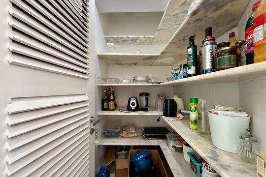 Apartamento à venda em Campo Belo com 5 quartos. — Despensa 