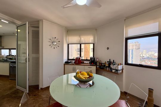 Apartamento à venda em Campo Belo com 5 quartos. — Cozinha 