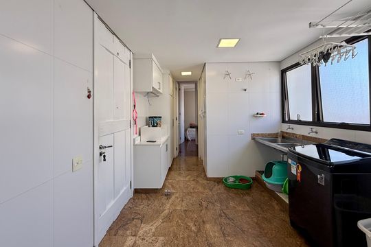Apartamento à venda em Campo Belo com 5 quartos. — Área de Serviço 