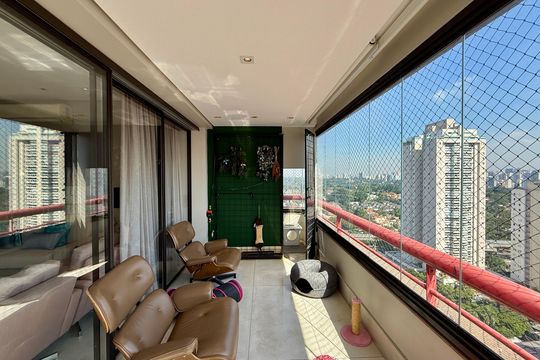 Apartamento à venda em Campo Belo com 5 quartos. — Sacada