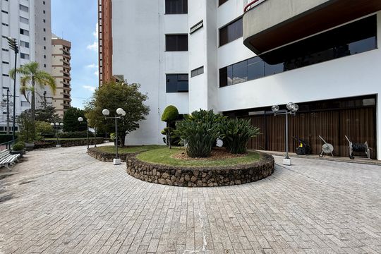 Apartamento à venda em Campo Belo com 5 quartos. — Área Comum