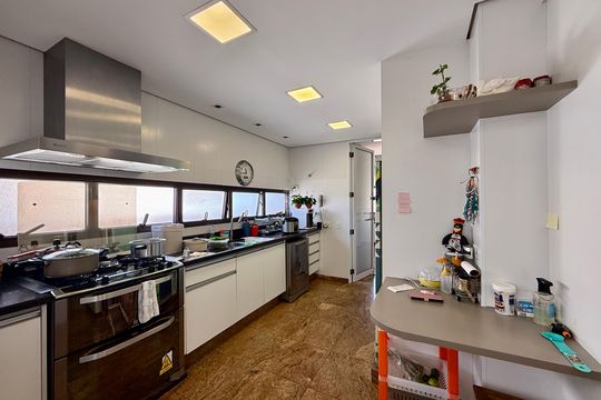 Apartamento à venda em Campo Belo com 5 quartos. — Cozinha 