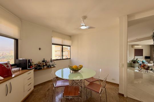 Apartamento à venda em Campo Belo com 5 quartos. — Cozinha 