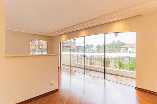 Apartamento mobiliado com 3 quartos, varanda e quintal. Piscina e academia no condomínio. Ideal para comprar. — foto 9