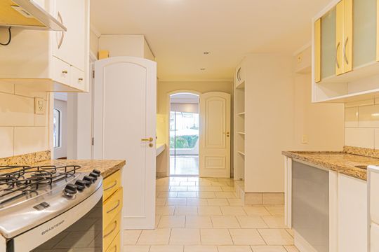 Apartamento mobiliado com 3 quartos, varanda e quintal. Piscina e academia no condomínio. Ideal para comprar. — foto 15