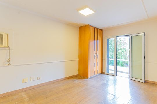 Apartamento mobiliado com 3 quartos, varanda e quintal. Piscina e academia no condomínio. Ideal para comprar. — foto 10