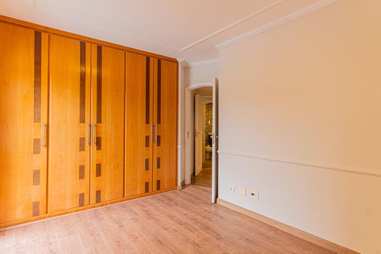 Apartamento mobiliado com 3 quartos, varanda e quintal. Piscina e academia no condomínio. Ideal para comprar. — foto 13