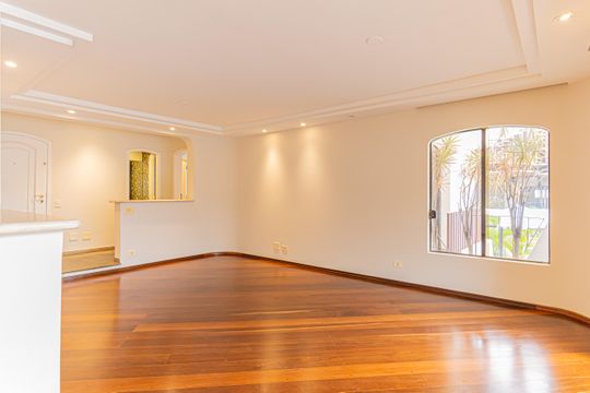 Apartamento mobiliado com 3 quartos, varanda e quintal. Piscina e academia no condomínio. Ideal para comprar. — foto 4
