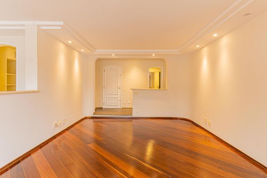 Apartamento mobiliado com 3 quartos, varanda e quintal. Piscina e academia no condomínio. Ideal para comprar. — foto 3
