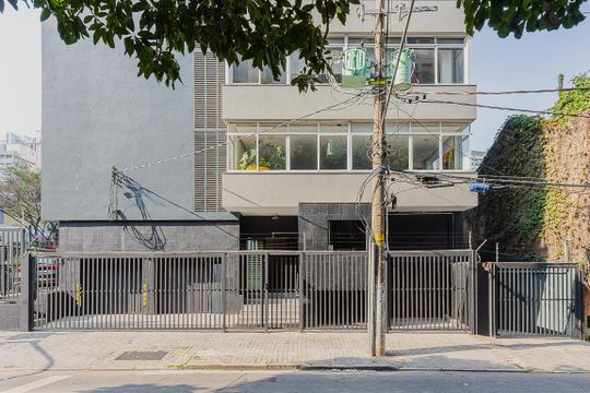 Comprar apartamento em Pinheiros com 3 quartos. — Fachada