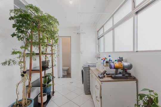 Comprar apartamento em Pinheiros com 3 quartos. — Área de Serviço