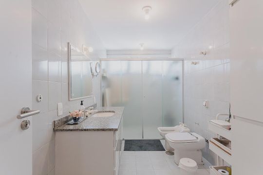 Comprar apartamento em Pinheiros com 3 quartos. — Banheiro da Suíte