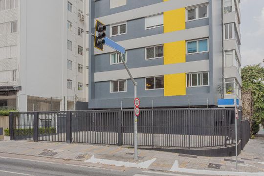 Comprar apartamento em Pinheiros com 3 quartos. — Fachada