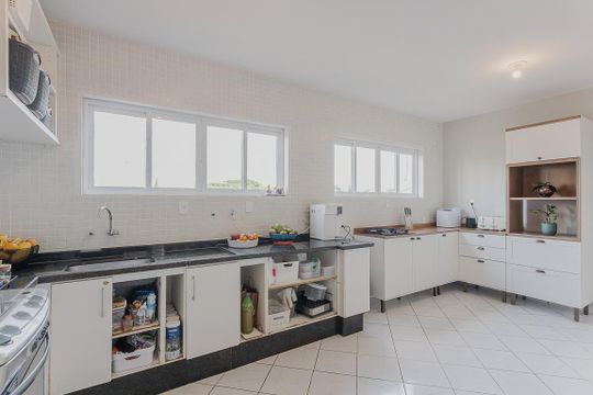 Comprar apartamento em Pinheiros com 3 quartos. — Cozinha
