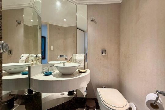 Venda de apartamento mobiliado no Brooklin com 4 quartos, 2 suítes, academia, piscina, garden e closet. — Lavabo
