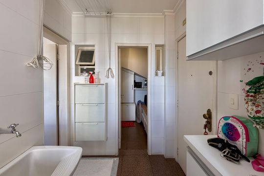 Venda de apartamento mobiliado no Brooklin com 4 quartos, 2 suítes, academia, piscina, garden e closet. — Área de Serviço
