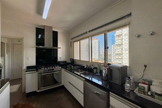 Venda de apartamento mobiliado no Brooklin com 4 quartos, 2 suítes, academia, piscina, garden e closet. — Cozinha 