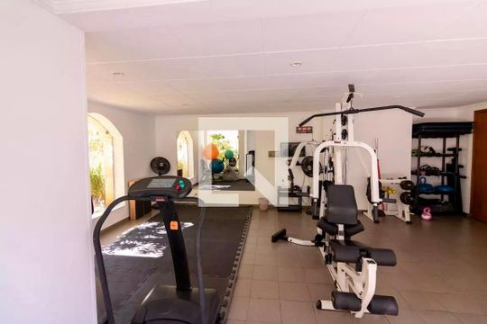 Venda de apartamento mobiliado no Brooklin com 4 quartos, 2 suítes, academia, piscina, garden e closet. — Academia