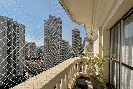Venda de apartamento mobiliado no Brooklin com 4 quartos, 2 suítes, academia, piscina, garden e closet. — Sacada