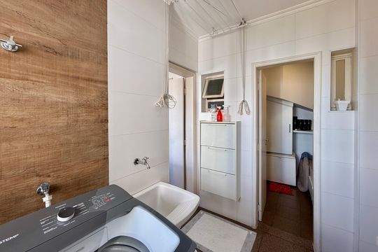 Venda de apartamento mobiliado no Brooklin com 4 quartos, 2 suítes, academia, piscina, garden e closet. — Área de Serviço