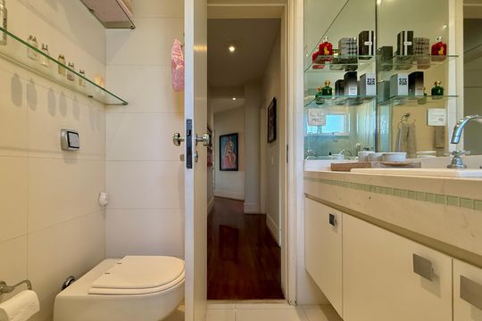 Venda de apartamento mobiliado no Brooklin com 4 quartos, 2 suítes, academia, piscina, garden e closet. — Banheiro Social 
