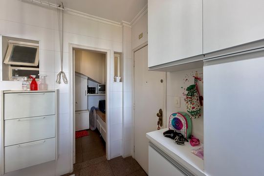 Venda de apartamento mobiliado no Brooklin com 4 quartos, 2 suítes, academia, piscina, garden e closet. — Área de Serviço
