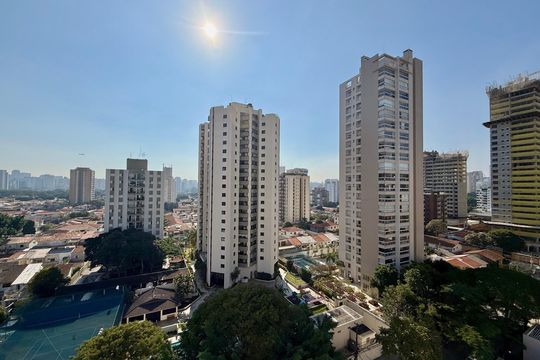 Venda de apartamento mobiliado no Brooklin com 4 quartos, 2 suítes, academia, piscina, garden e closet. — Vista 