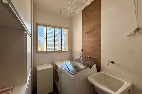 Venda de apartamento mobiliado no Brooklin com 4 quartos, 2 suítes, academia, piscina, garden e closet. — Área de Serviço