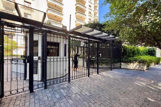 Venda de apartamento mobiliado no Brooklin com 4 quartos, 2 suítes, academia, piscina, garden e closet. — Fachada 