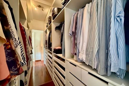 Venda de apartamento mobiliado no Brooklin com 4 quartos, 2 suítes, academia, piscina, garden e closet. — Closet Suíte 
