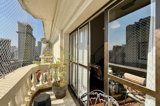 Venda de apartamento mobiliado no Brooklin com 4 quartos, 2 suítes, academia, piscina, garden e closet. — Sacada