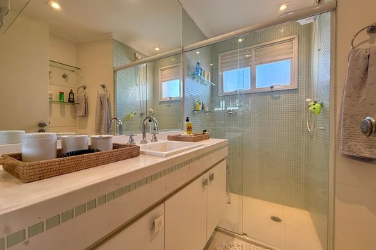 Venda de apartamento mobiliado no Brooklin com 4 quartos, 2 suítes, academia, piscina, garden e closet. — Banheiro Social 