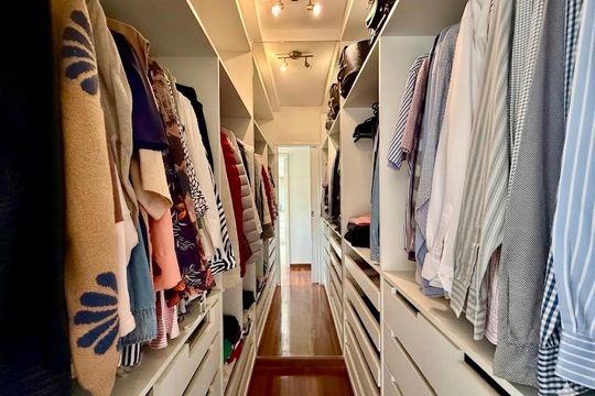 Venda de apartamento mobiliado no Brooklin com 4 quartos, 2 suítes, academia, piscina, garden e closet. — Closet Suíte 