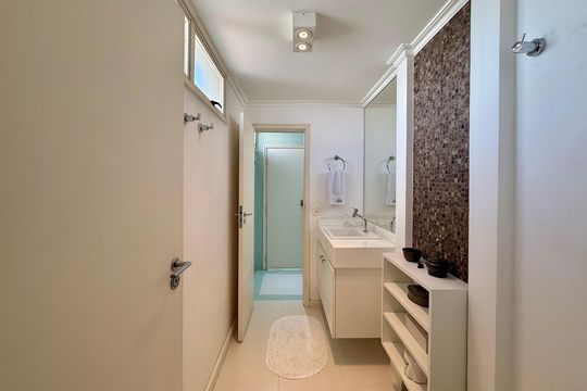 Venda de apartamento mobiliado no Brooklin com 4 quartos, 2 suítes, academia, piscina, garden e closet. — Banheiro Estúdio 