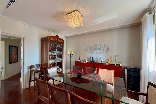 Venda de apartamento mobiliado no Brooklin com 4 quartos, 2 suítes, academia, piscina, garden e closet. — Sala