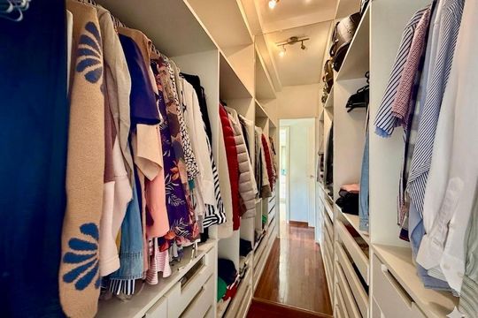 Venda de apartamento mobiliado no Brooklin com 4 quartos, 2 suítes, academia, piscina, garden e closet. — Closet Suíte 