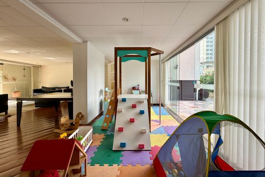 Venda de apartamento mobiliado no Brooklin com 4 quartos, 2 suítes, academia, piscina, garden e closet. — Brinquedoteca 