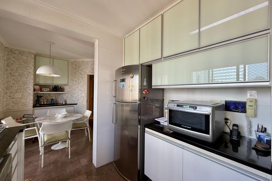 Venda de apartamento mobiliado no Brooklin com 4 quartos, 2 suítes, academia, piscina, garden e closet. — Cozinha 