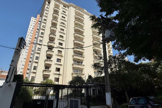 Venda de apartamento mobiliado no Brooklin com 4 quartos, 2 suítes, academia, piscina, garden e closet. — Fachada