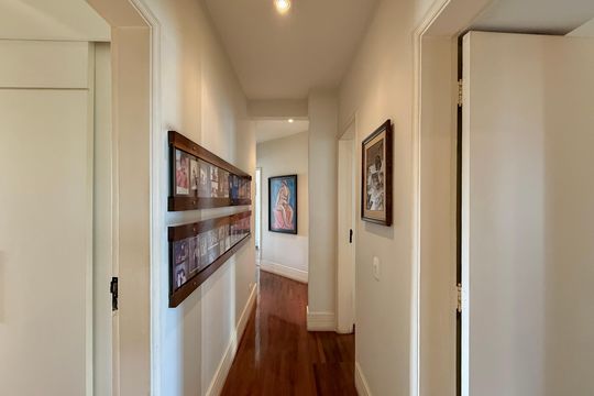 Venda de apartamento mobiliado no Brooklin com 4 quartos, 2 suítes, academia, piscina, garden e closet. — Corredor Quartos