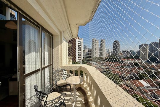 Venda de apartamento mobiliado no Brooklin com 4 quartos, 2 suítes, academia, piscina, garden e closet. — Sacada