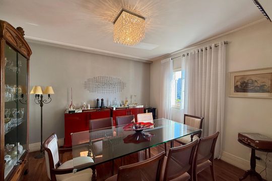Venda de apartamento mobiliado no Brooklin com 4 quartos, 2 suítes, academia, piscina, garden e closet. — Sala