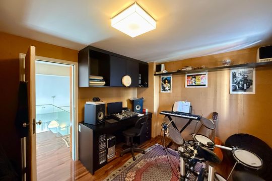 Venda de apartamento mobiliado no Brooklin com 4 quartos, 2 suítes, academia, piscina, garden e closet. — Estúdio 