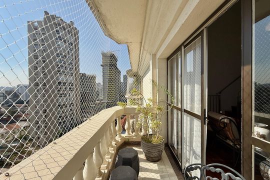 Venda de apartamento mobiliado no Brooklin com 4 quartos, 2 suítes, academia, piscina, garden e closet. — Sacada