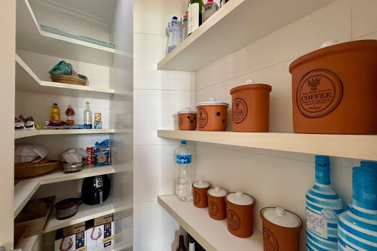 Venda de apartamento mobiliado no Brooklin com 4 quartos, 2 suítes, academia, piscina, garden e closet. — Despensa 