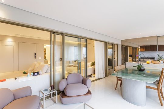 Apartamento mobiliado em Indianópolis com 3 quartos e varanda gourmet, ideal para comprar. — Varanda