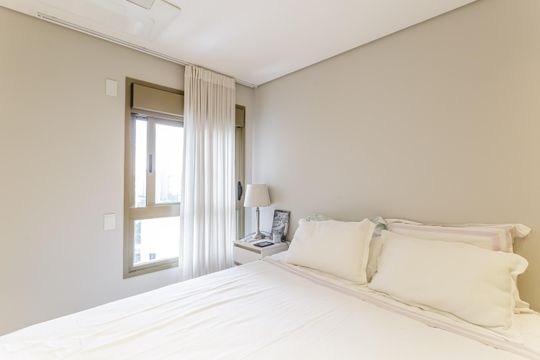 Apartamento mobiliado em Indianópolis com 3 quartos e varanda gourmet, ideal para comprar. — Suíte 2