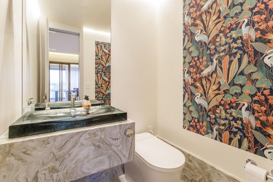 Apartamento mobiliado em Indianópolis com 3 quartos e varanda gourmet, ideal para comprar. — Lavabo